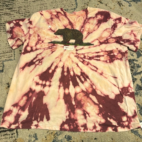 Levi’s Tee - Picture 1 of 3